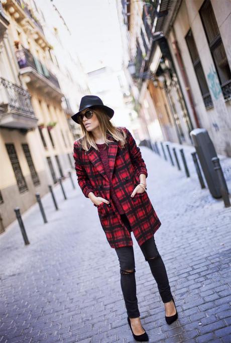 street style barbara crespo plaid coat front row shop menbur shoes outfit fashion blogger