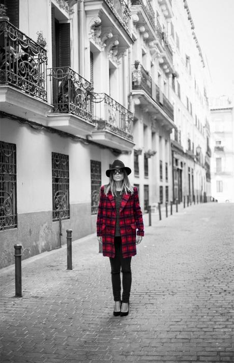 street style barbara crespo plaid coat front row shop menbur shoes outfit fashion blogger