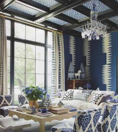 Azul. Clásico. Sorprendente. Patrón de Ikat en la Pared. Azul. Clásico. Sorprendente. Patrón de Ikat en la Pared.