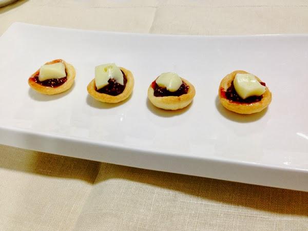 Canapés de queso de cabra con mermelada de higos
