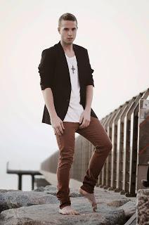 ENTREVISTA: ASANZA (CANTANTE-COMPOSITOR)