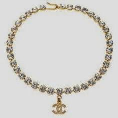 MTV EMA AWARDS: Bochornosa Miley Cyrus y un bolso de Chanel que clama venganza