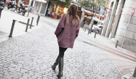street style barbara crespo rainy days hunter boots the corner cardigan eleven paris number tshirt outfit fashion blogger