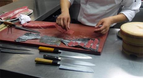 Nomo Market te trae la aútentica comida japonesa a domicilio preparacion sushi nomo market