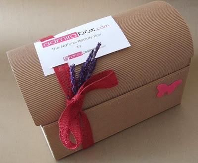 ADMIRABOX – la nueva cajita mensual de cosmética natural (Noviembre 2013)