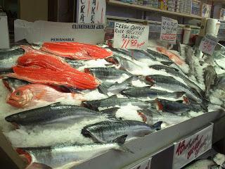Los salmones voladores en Pike Market. Seattle.
