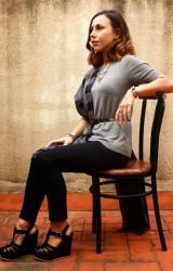 ¡Estilos y colores! Conoce otra forma más sofisticada de llevar un fular. prendas-combinación-look-fular-onegoshop-gris-otoño-