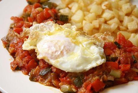 Imagen de Huevos con pisto manchego