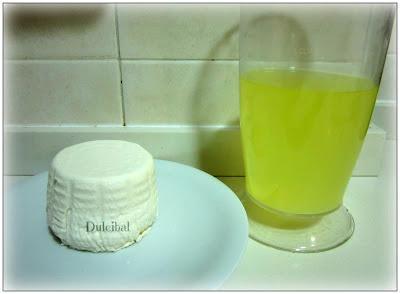 MILHOJAS DE QUESO FRESCO Y TOMATE