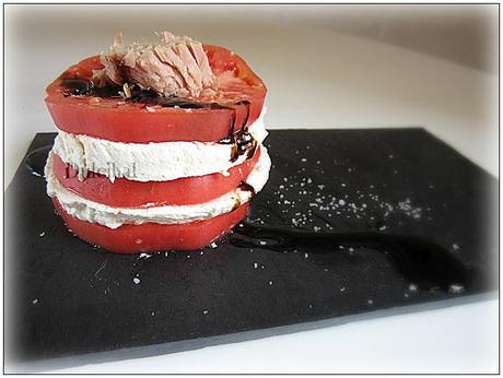 MILHOJAS DE QUESO FRESCO Y TOMATE