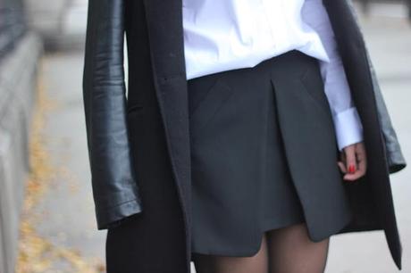 look, blogger, black&white