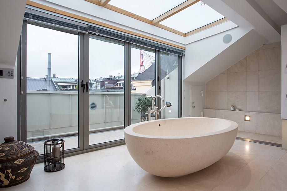 Con un marco contemporáneo