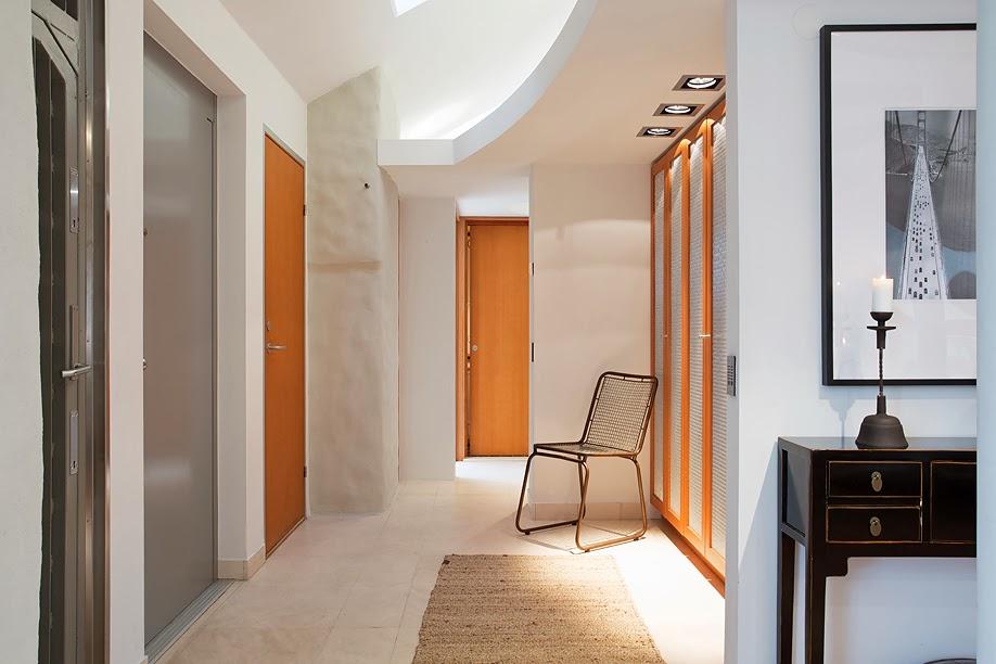 Con un marco contemporáneo