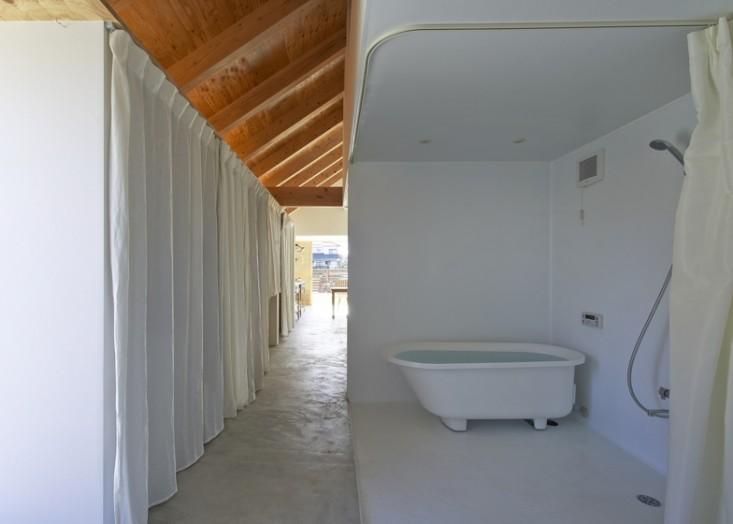 Live/Work Dog Grooming Salon by Horibe Naoko Architects - Remodelista