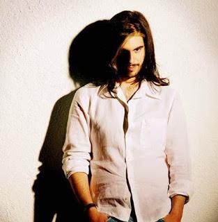 ENTREVISTA: FRANS KUSPI (CANTANTE-CANTAUTOR)