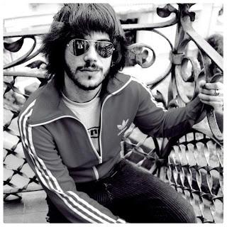 ENTREVISTA: FRANS KUSPI (CANTANTE-CANTAUTOR)