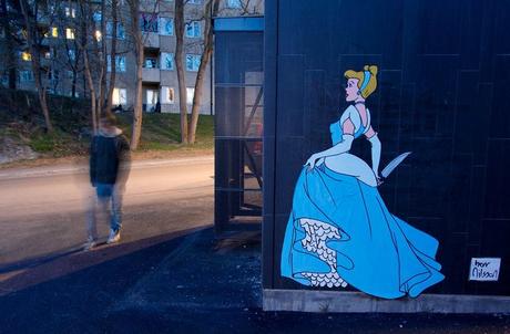 Street art con princesas Disney por los callejones