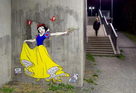 Street art con princesas Disney por los callejones