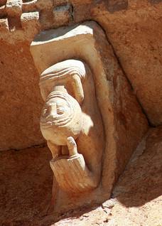 Bailarinas contorsionistas en el Arte Románico