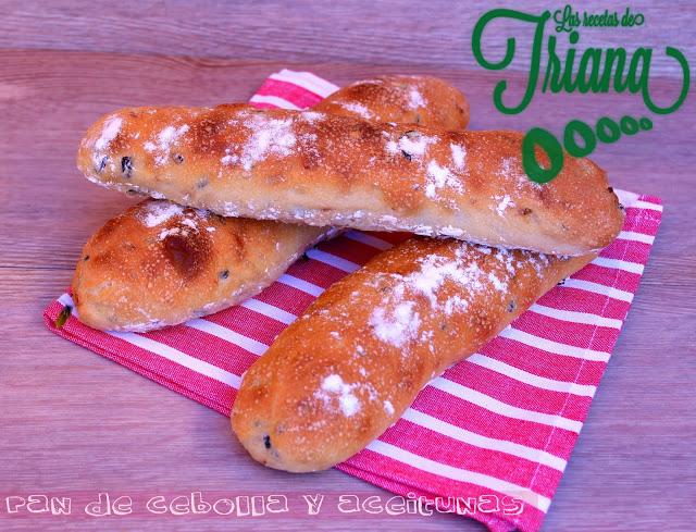 Pan de cebolla frita y aceitunas negras desecadas