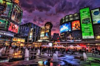 Neons, Toronto, Canadá