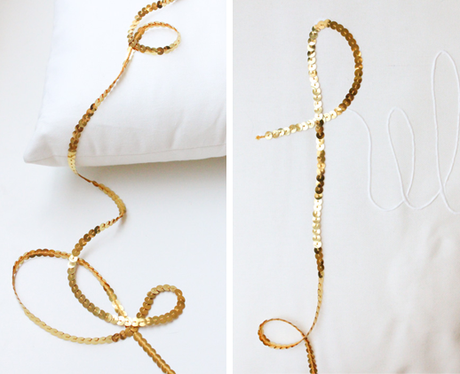 DIY: Un cojín ikea decorado con la palabra hello en lentejuelas