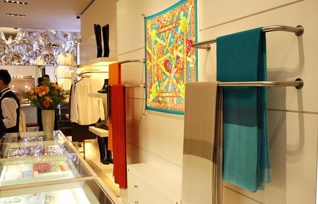 Vitrina de artista en nuevo local de Hermès