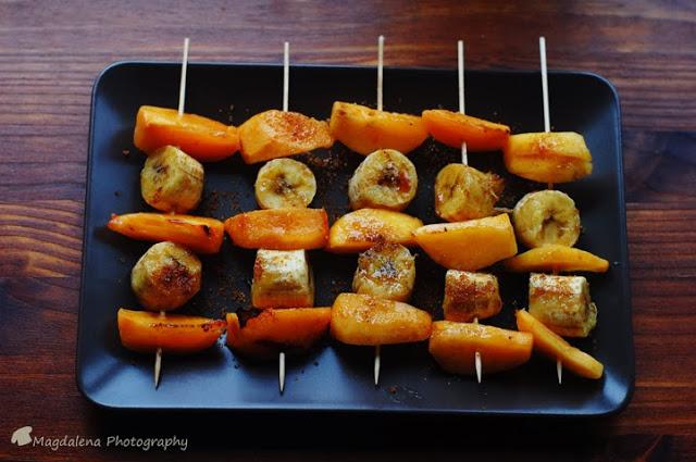 BROCHETAS DE CAQUI Y PLÁTANO