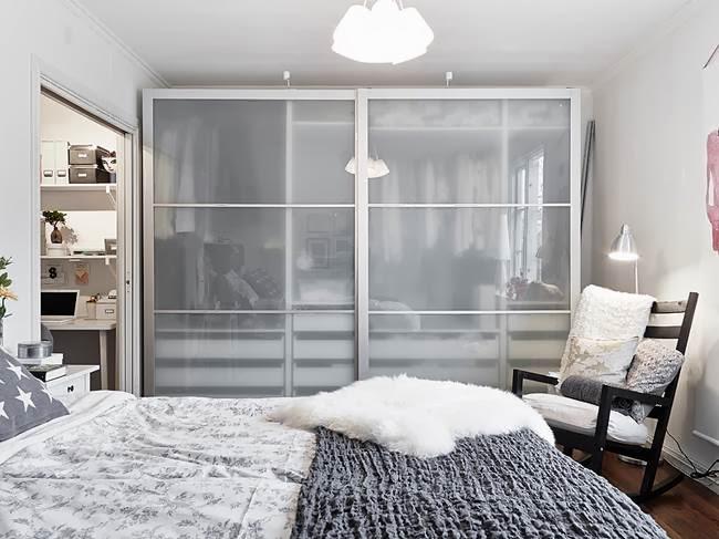 Un duplex nórdico vestido de otoño