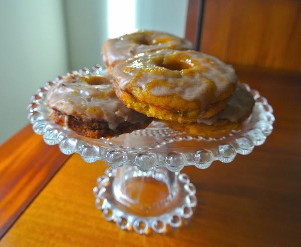 Vegan Maple Pumpkin Donuts (donuts veganos con calabaza y sirope de arce)