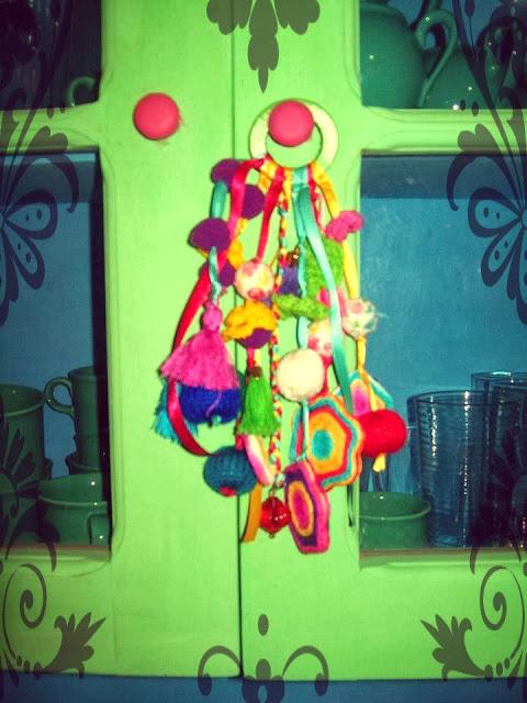 D.I.Y. Borla decorativa super colorida.