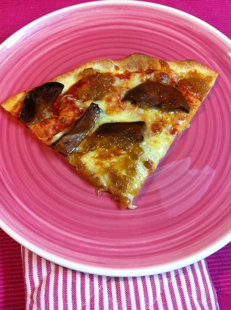 Pizza Con Níscalos Y Cebolla Caramelizada