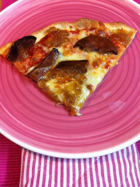 Pizza Con Níscalos Y Cebolla Caramelizada