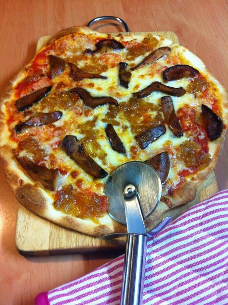 Pizza Con Níscalos Y Cebolla Caramelizada