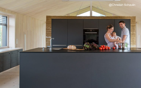 Espacio de la cocina en la planta superior de la casa de granjero alemana