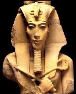 AKENATON Y EL MONOTEÍSMO EN EGIPTO