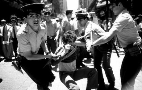 Un pescador, un miembro de la Unión Fischer de San Antonio, en una manifestación en Santiago fue detenido por la policía (19