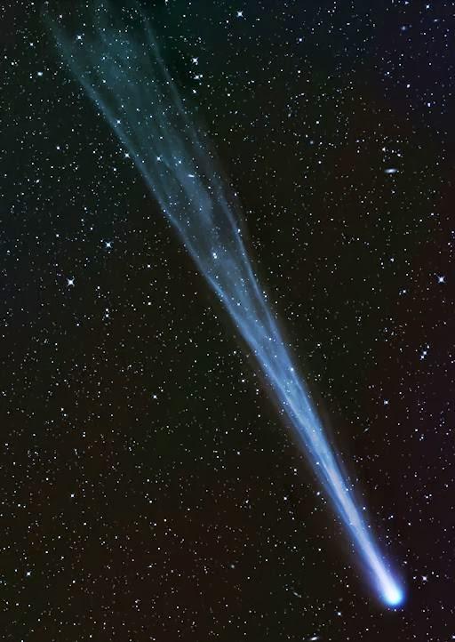 El cometa ISON aumenta repentinamente su brillo. Como observarlo