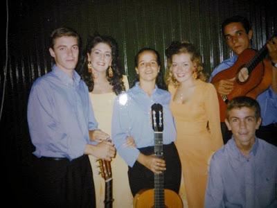 16 AÑITOS TIENE.....