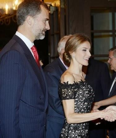Letizia fiel a  Felipe Varela y Hugo Boss, en su viaje a California