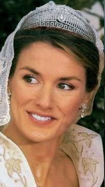 Letizia fiel a  Felipe Varela y Hugo Boss, en su viaje a California