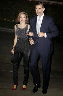 Letizia fiel a Felipe Varela y Hugo Boss, en su viaje a California Letizia fiel a Felipe Varela y Hugo Boss, en su viaje a California