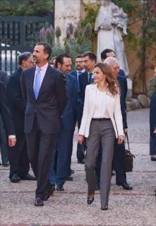 Letizia fiel a  Felipe Varela y Hugo Boss, en su viaje a California