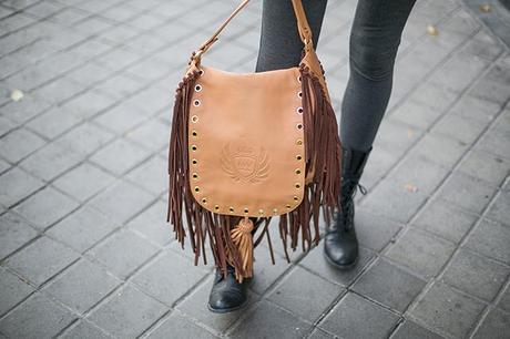 OUTFITS, comfy, maroon velvet, hm cardigan, denim shirt, mango ,zara, militar boots, cristina banco, guiadeestilo, guia de estilo blog