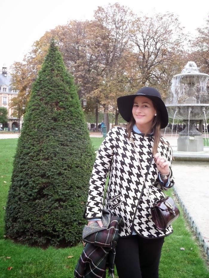 Burgundy & pata de gallo