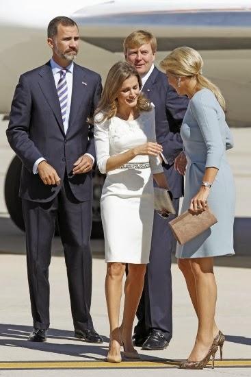 Dña. Letizia, elegante estilo en Miami con vestido blanco de Varela