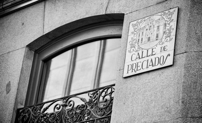 street style barbara crespo calle preciados madrid perfecto zara leather the corner dress outfit