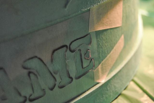 DIY: Hacer una bandeja con una caja de arenques encontrada en la calle