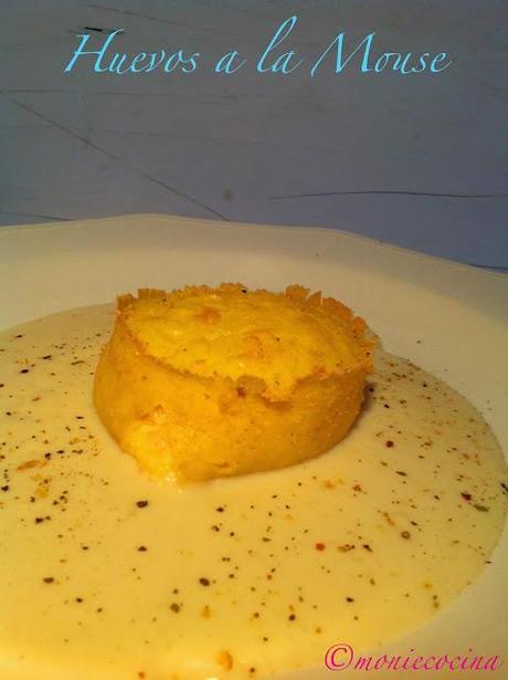 HUEVOS A LA MOUSE