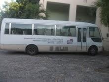 Gobierno entrrega Minibus a estudiantes Salinas.